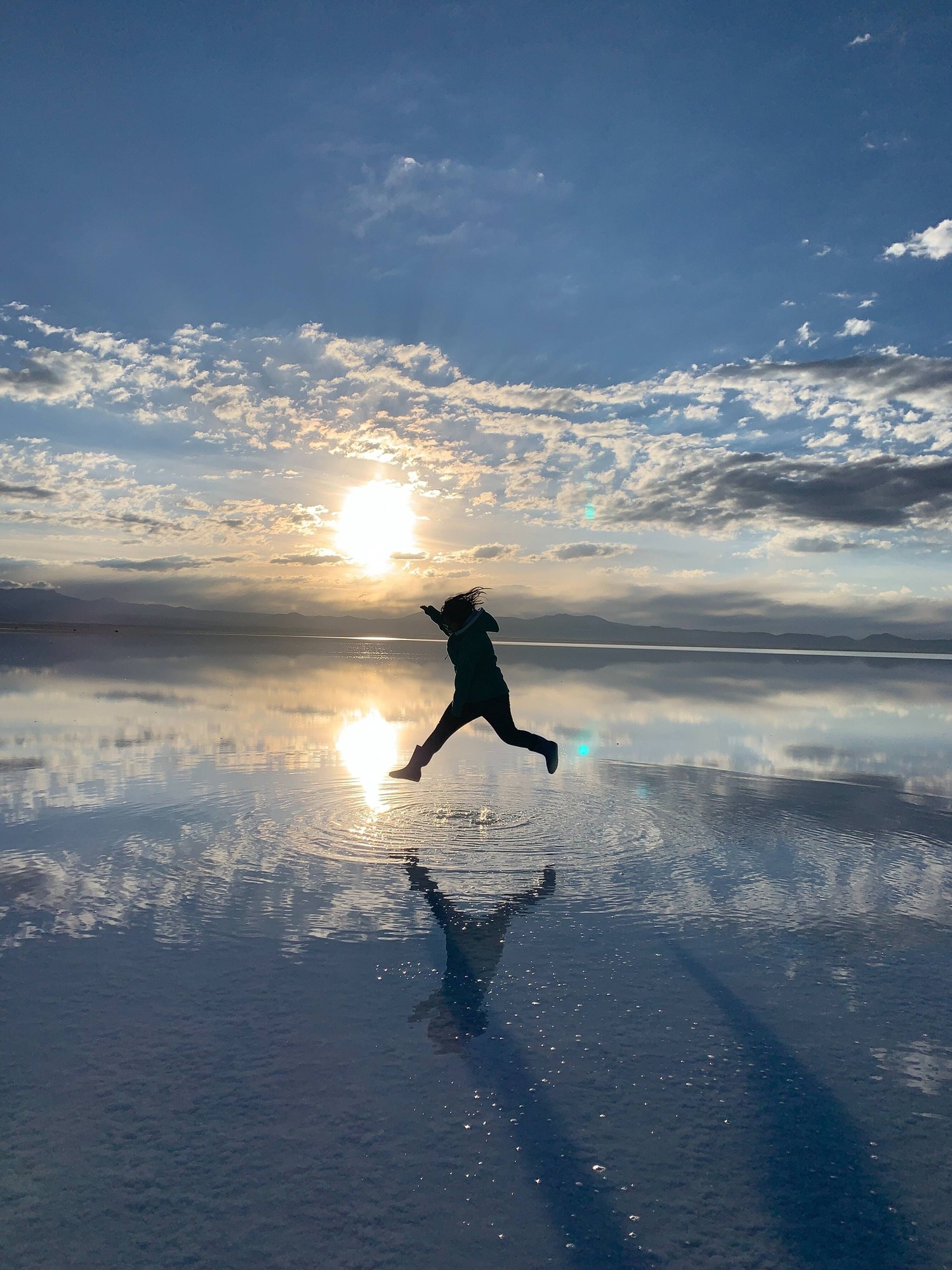ana-maria-alvarado-porras-wjPUh8myjqg-unsplash_jump_blue_beach_sky