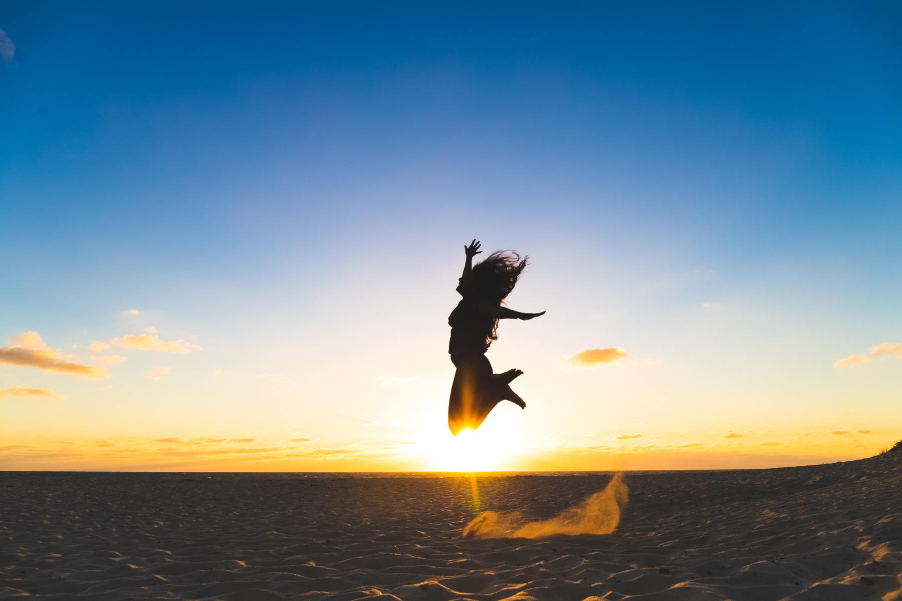 amarnath-tade-mo5cubfnPhU-unsplash_silhouette_jump_dance