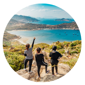 circle-mountain hikers